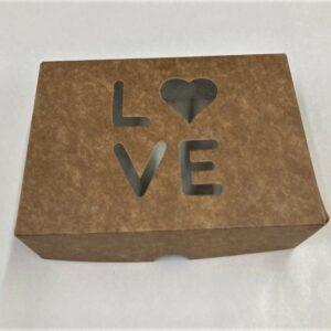 CAJA DE CARTON CON VISOR LOVE