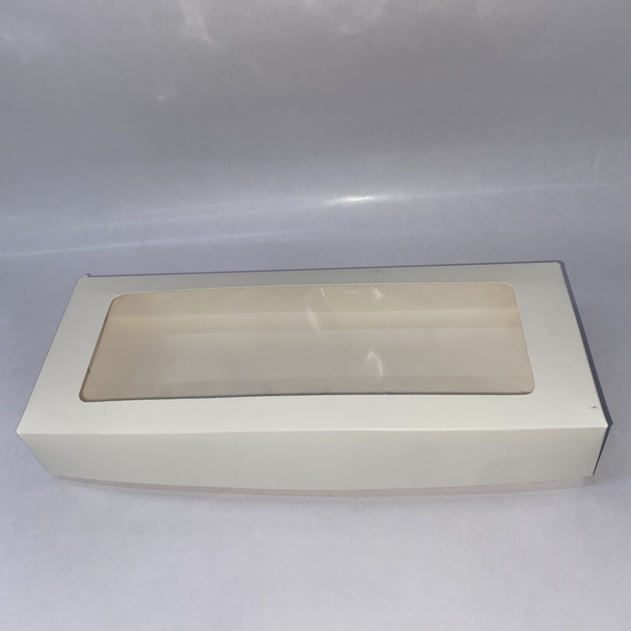 CAJA BLANCA CON VISOR N°24 (25x9,5x3,5)