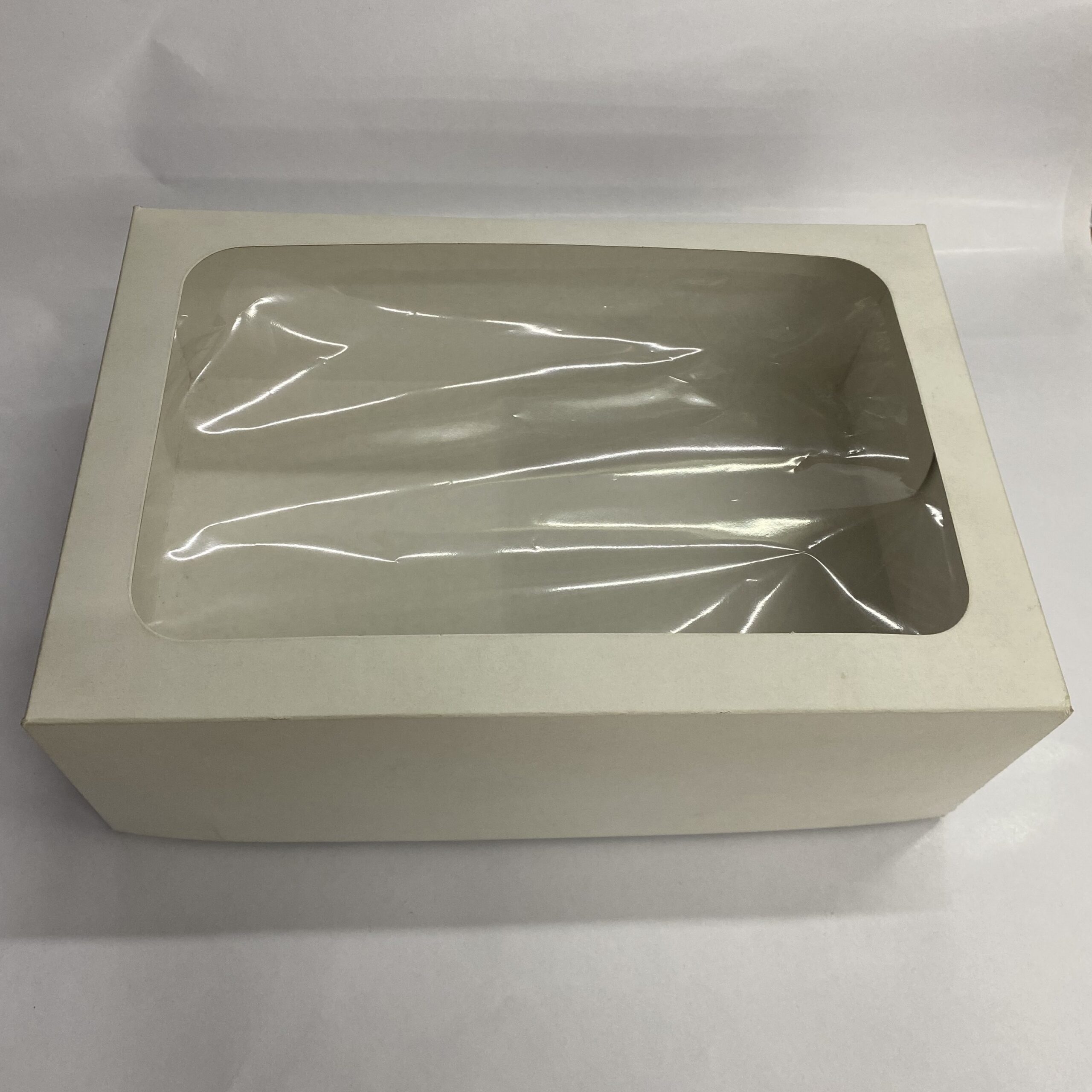 CAJA BLANCA CON VISOR TIPO BOX 26x17x9