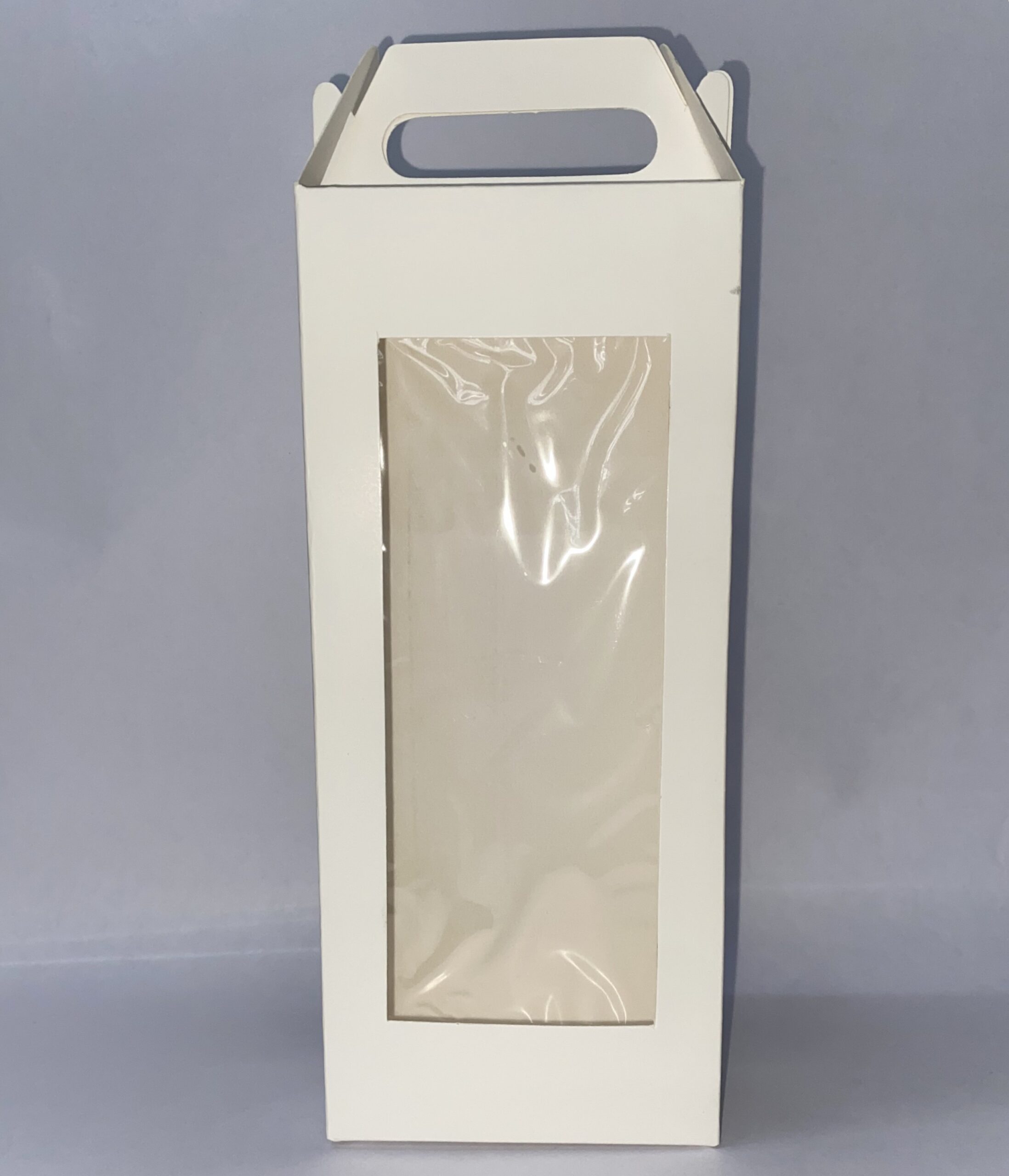 CAJA BLANCA CON VISOR Y MANIJA Nº7