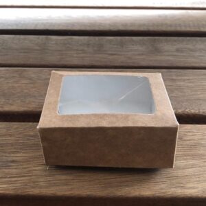 CAJA DE CARTON CON VISOR Nº1
