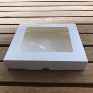 CAJA DE CARTON CON VISOR Nº9