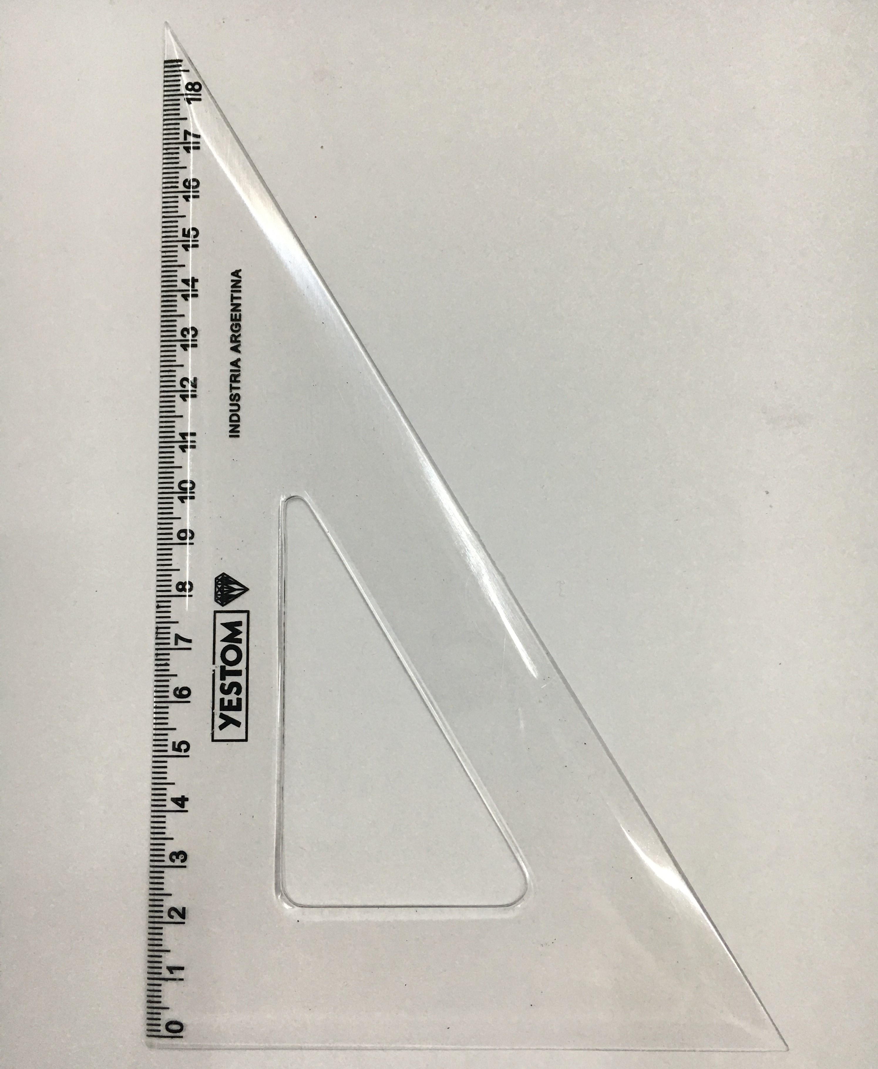 ESCUADRA PLASTICA YESTOM 45/60º x 20 cm.