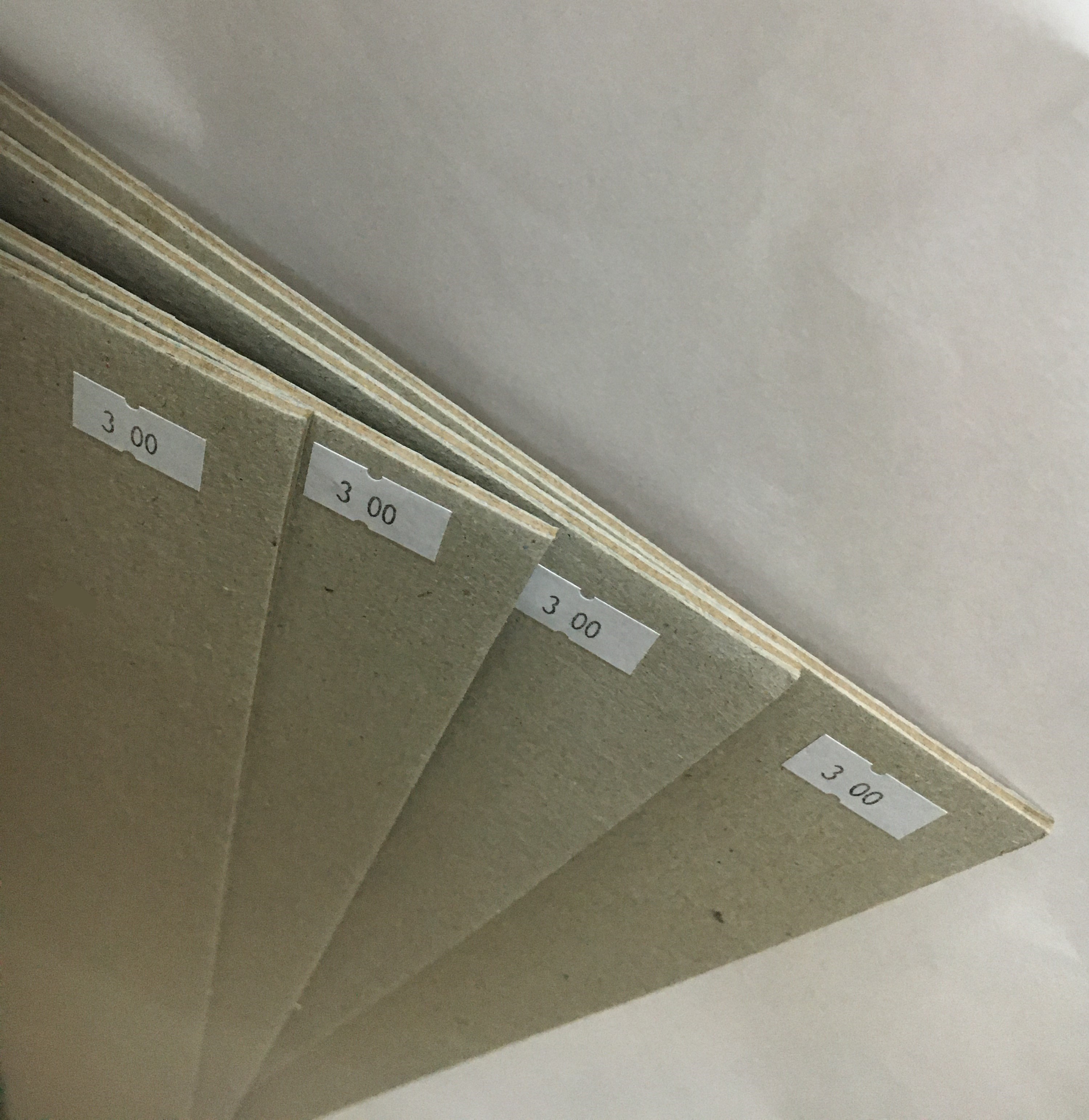 CARTON GRIS 3 mm.