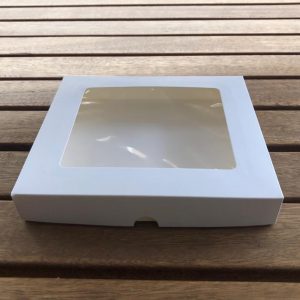 CAJA DE CARTON CON VISOR Nº9
