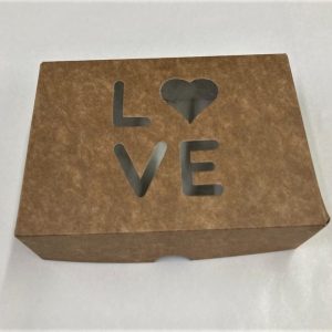 CAJA DE CARTON CON VISOR LOVE